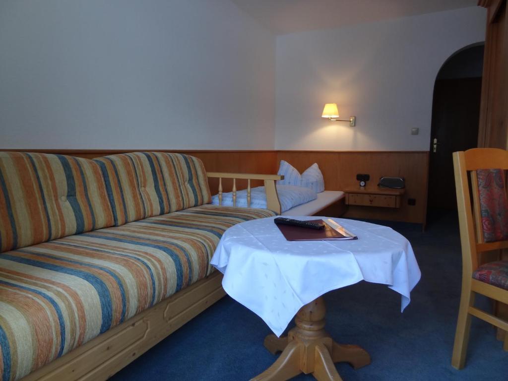 Hotel Mueggelturm Oberstdorf Room photo